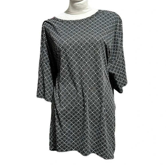 LuLaRoe Tops - Lularoe women's size large black and white blouse